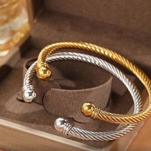 NEW!SILVER TWISTED CUFF BRACELET